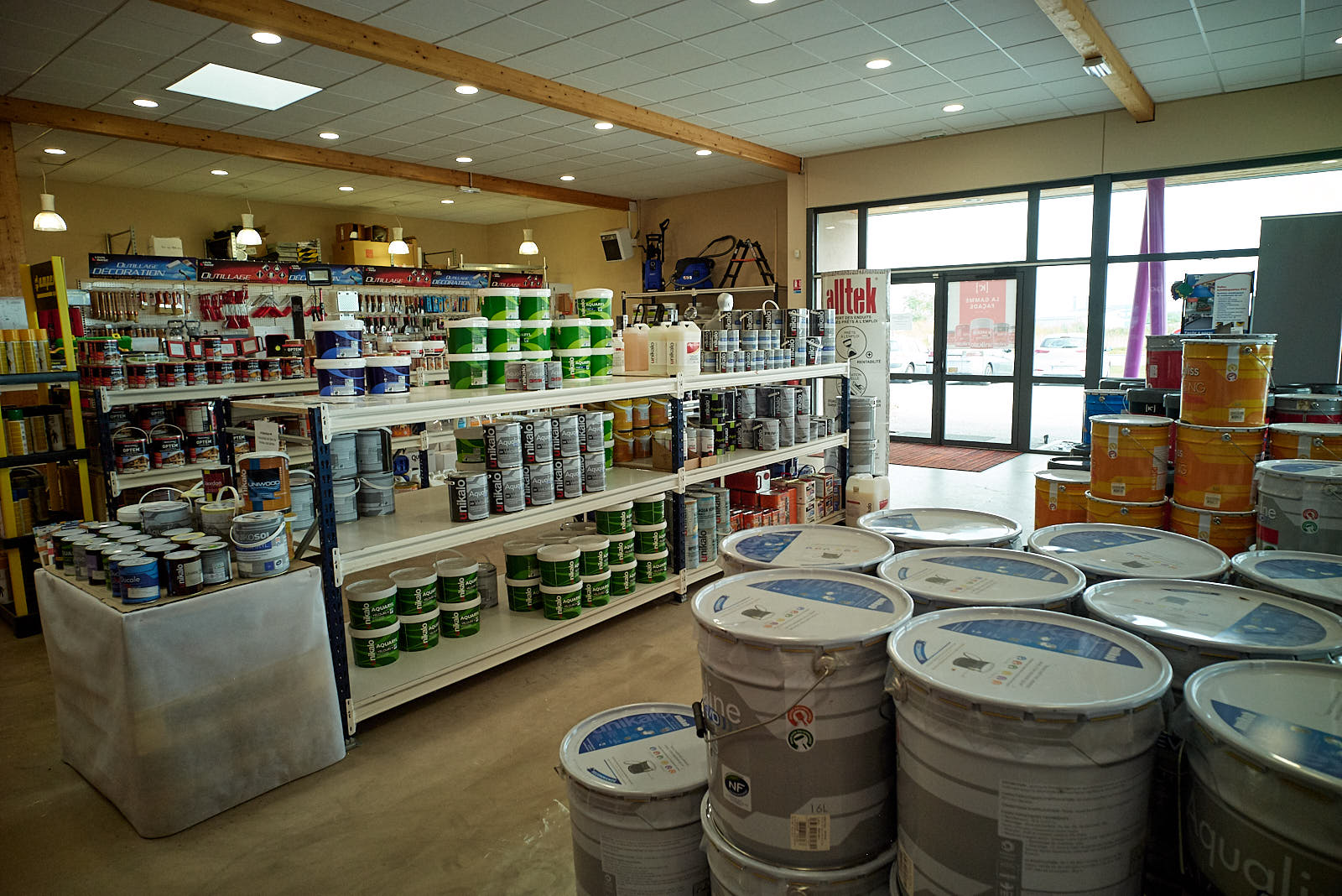 Comptoir produits rénovation Servi Couleurs